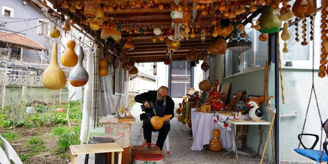 Amatörce başladı kendini geliştirdi: Su kabakları onun elinde şekil buluyor! 2